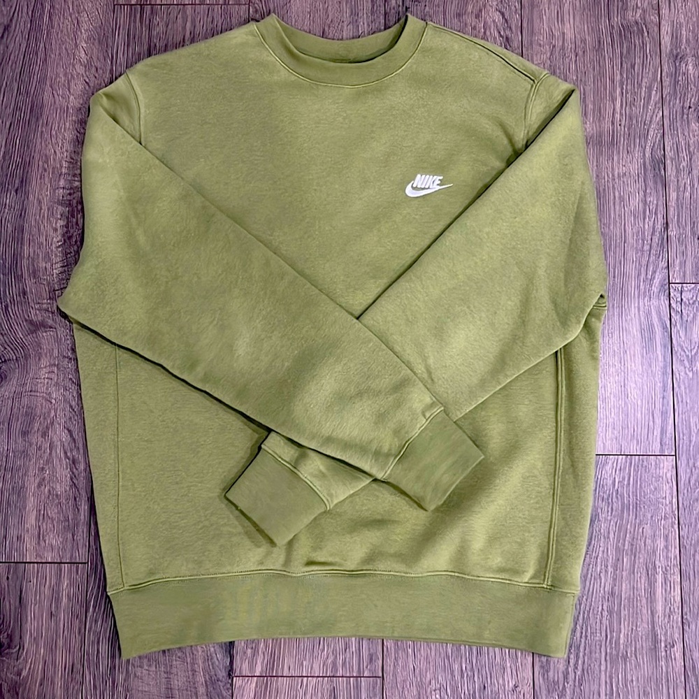 Nike Men’s club crewneck sweatshirt